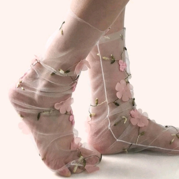 Embroidery 3D Flowers Mesh Socks - Picture 3 of 5